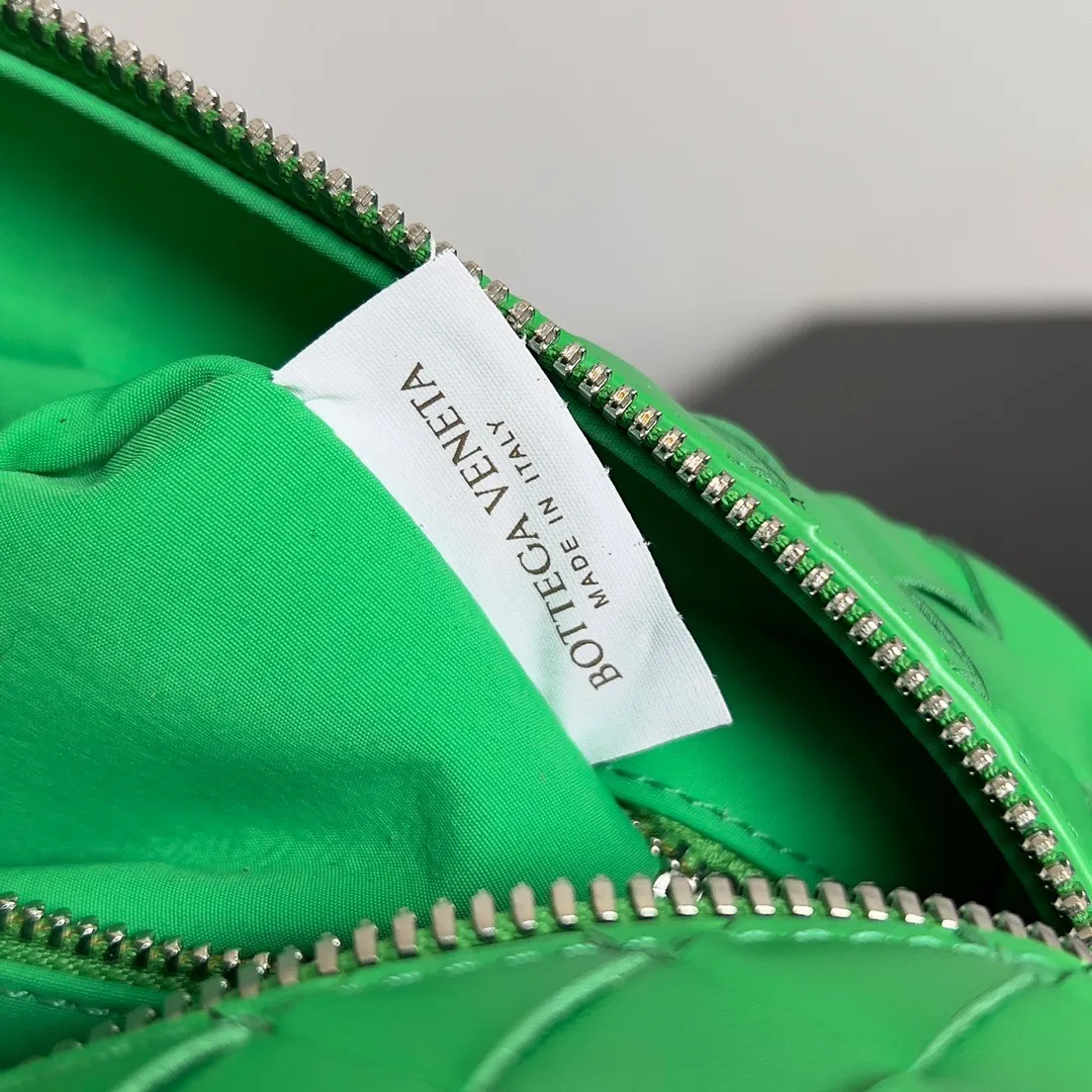 All categories 💚 Authentic bags 💚 BV 2025 new BV toiletry bag